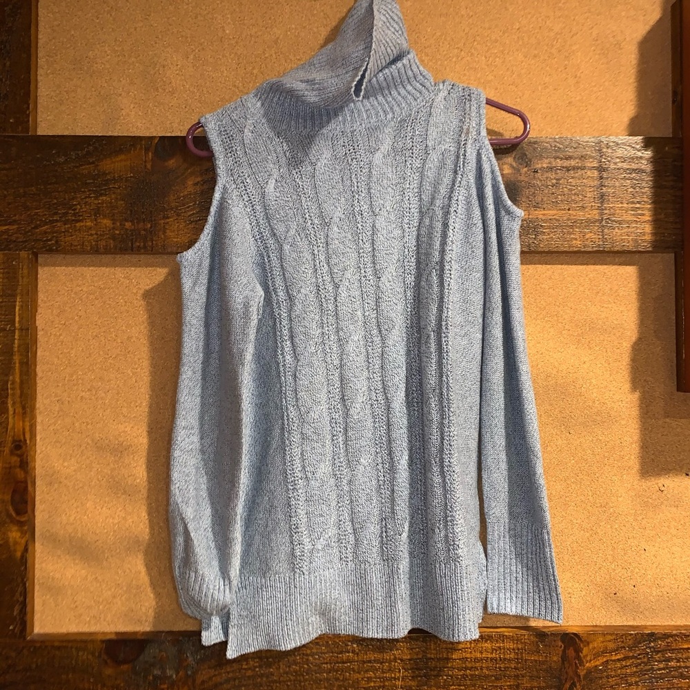 OPEN SHOULDER SWEATER